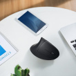 ANKER A7852 kabellose vertikale 2.4G ergonomische Maus mit Nano USB-Dongle Vor/Zurck-Tasten (2x AAA Batt. nicht enthalten)