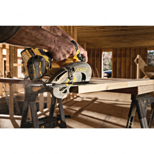 DeWALT DCS578X2 portable circular saw