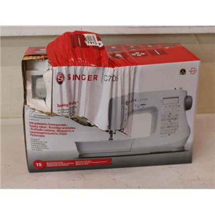 Renew. Singer C7205 Computerised Sewing Machine, White | Singer Sewing Machine | C7205 | Number of stitches 200 | Number of buttonholes 8 | White | DAMAGED PACKAGING