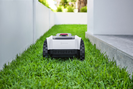 Autonomous lawn mower Ecovacs GOAT O800 RTK