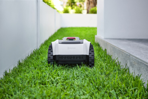 Autonomous lawn mower Ecovacs GOAT O800 RTK