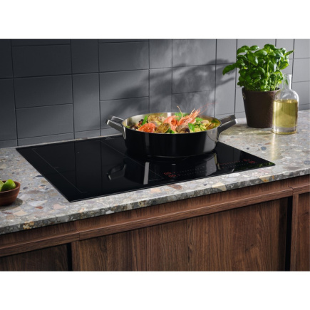 Electrolux Serie 700 EIS62453 Must Built-in 60 cm Zone induction hob 4 zone(s)