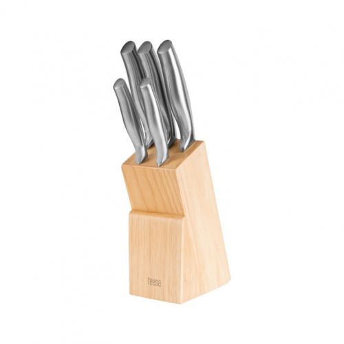 A set of kitchen knives in a block