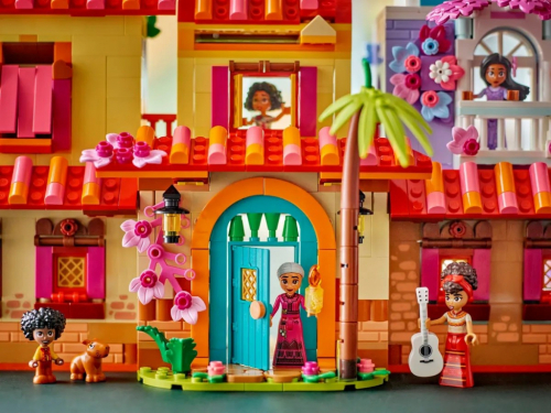 LEGO DISNEY 43245 The Magical Madrigal House