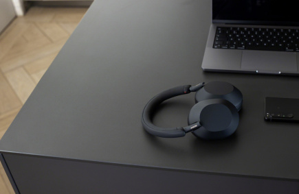 Sony WH-1000XM5 Noise Cancelling Wireless Headphones, 30 hours battery life, Overhead Bluetooth Headphones, Optimised for Alexa and Google Assistant, IOS and Android with Built-In Mic, in Must